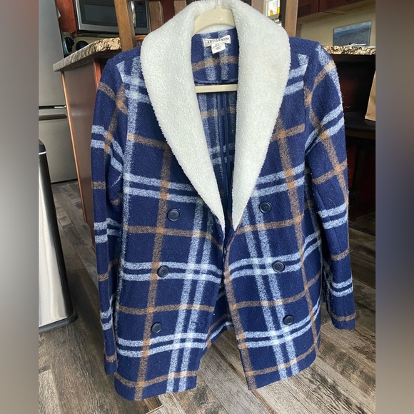 Artisan NY Plaid Style Jacket with White Fur around the collar. Size Medium - Picture 1 of 3